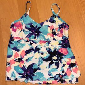 Swimming top with under wires